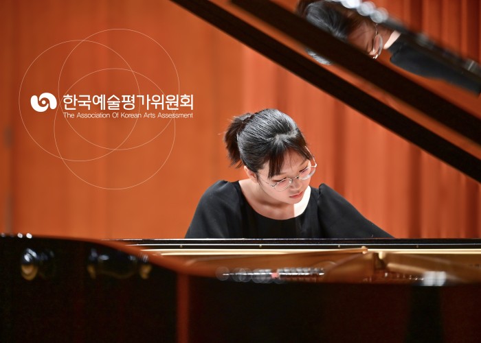 피아노 연주자 여학생